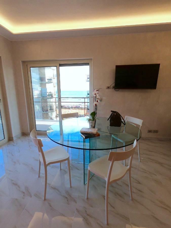 Appartement Olimpia à Arma di Taggia Extérieur photo