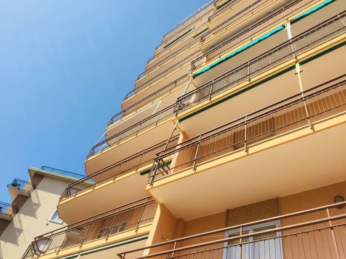 Appartement Olimpia à Arma di Taggia Extérieur photo